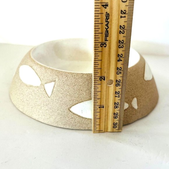 Yommy Bowl # 2 Ceramic Pet Food Dish with Fish Motif Beige White NWOT 6.75" D - Picture 5 of 6